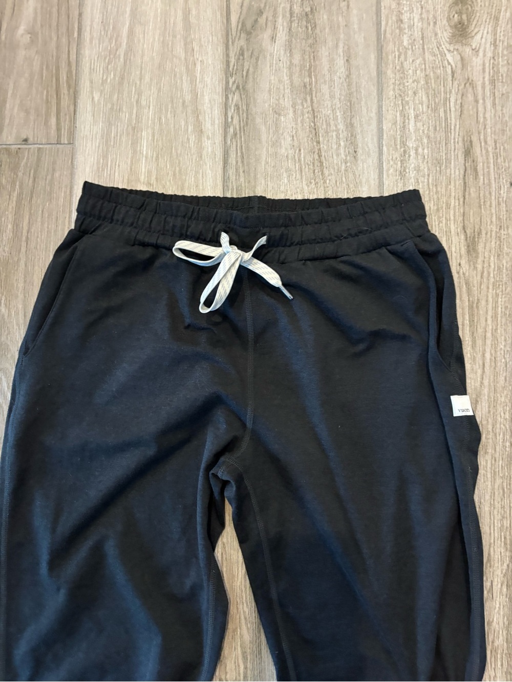 vuori joggers NWOT